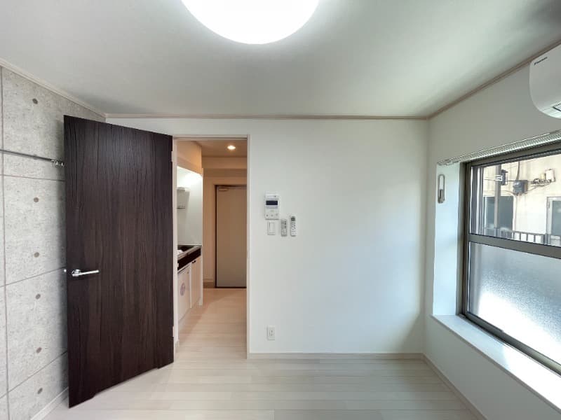 Room image 16