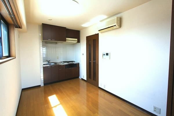 Room image 11