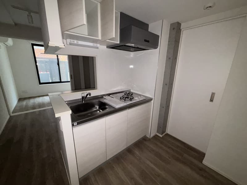 Room image 8