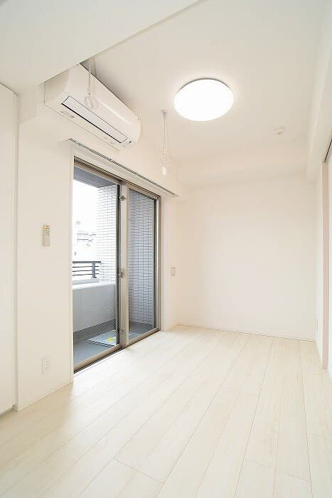 Room image 8