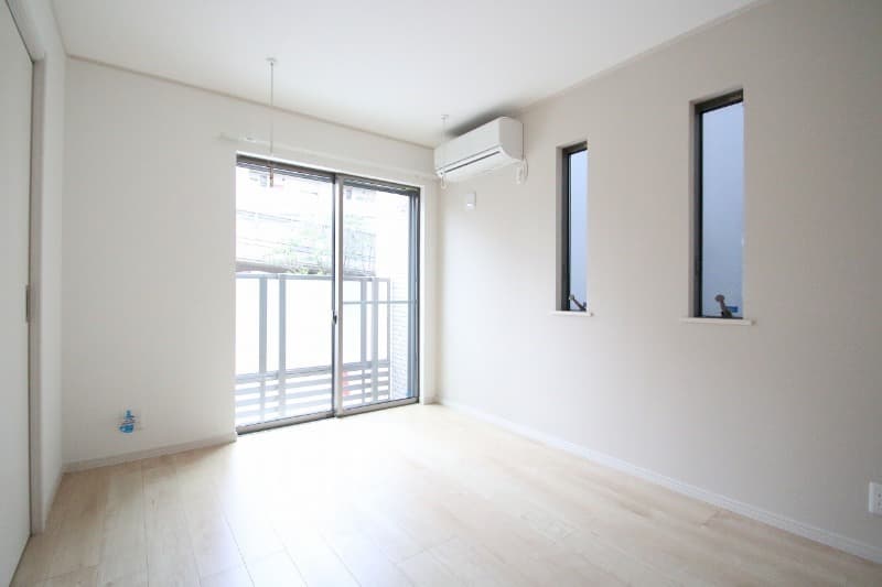 Room image 8