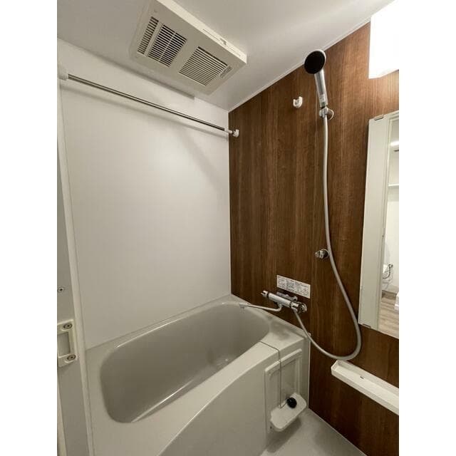 Room image 11