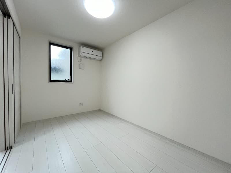 Room image 15