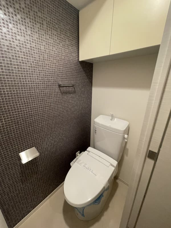 Room image 8