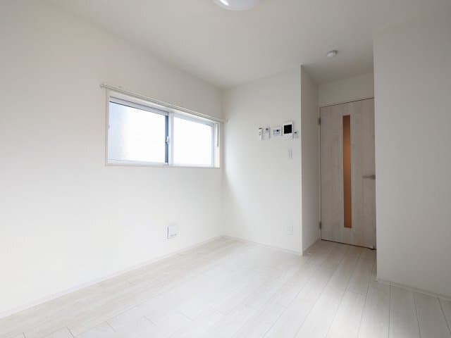 Room image 16