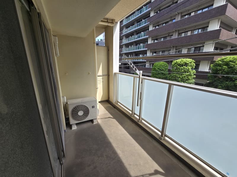 Room image 11