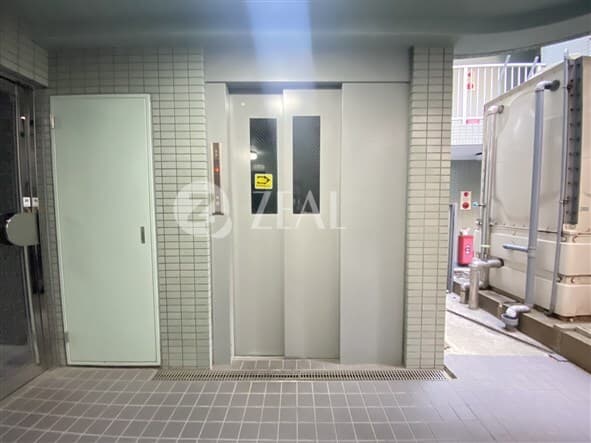 Room image 8
