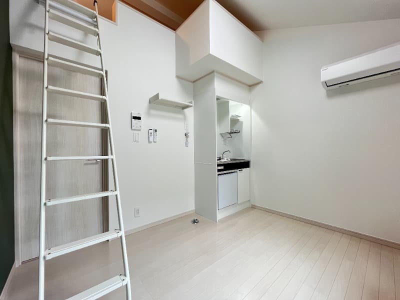 Room image 11