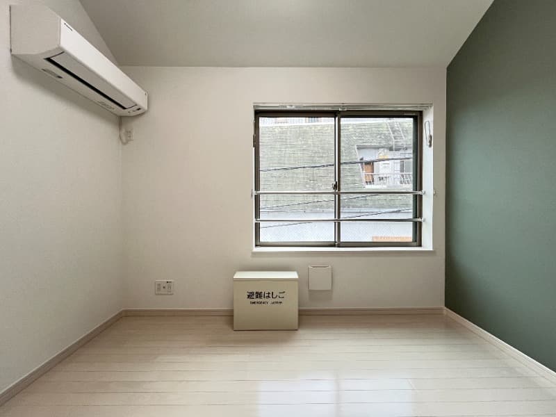 Room image 12