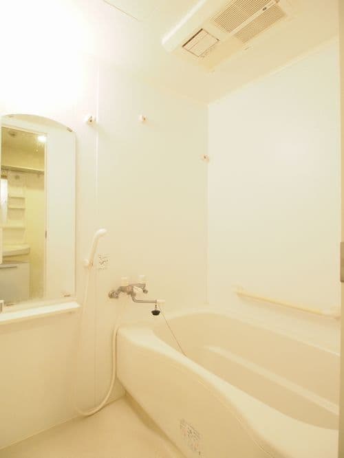 Room image 8