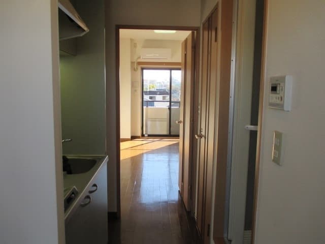 Room image 8