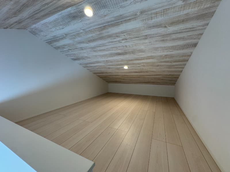 Room image 13