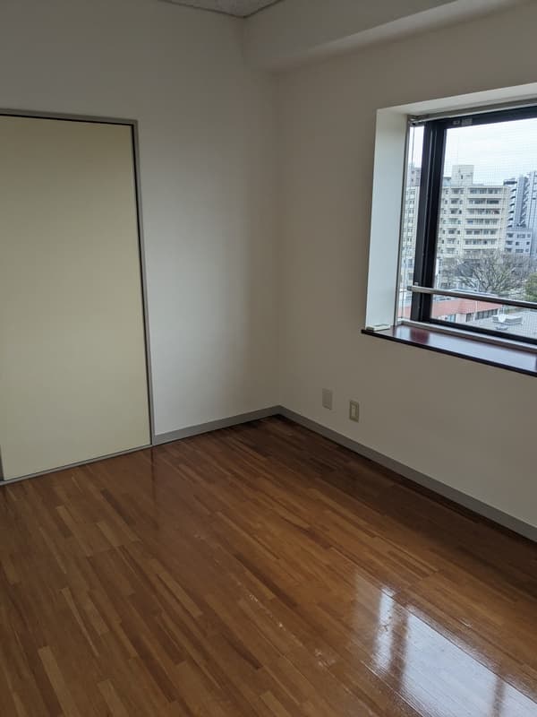 Room image 12