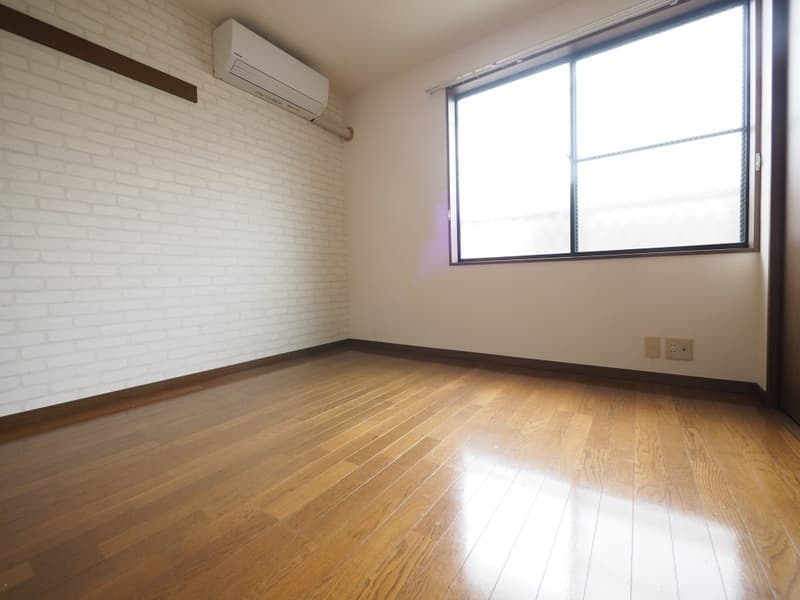 Room image 8