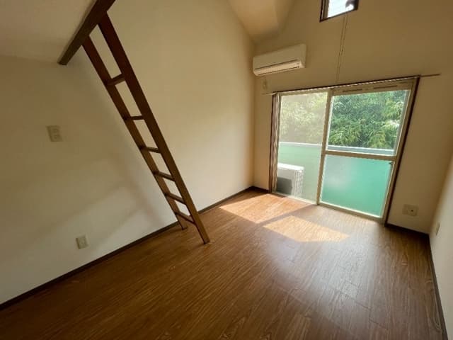 Room image 14