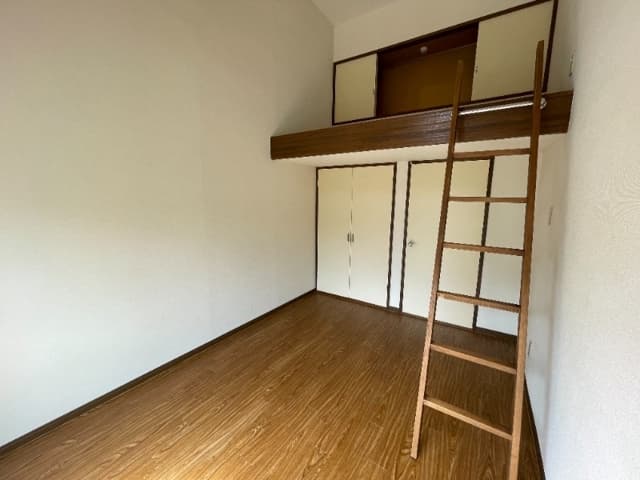 Room image 15