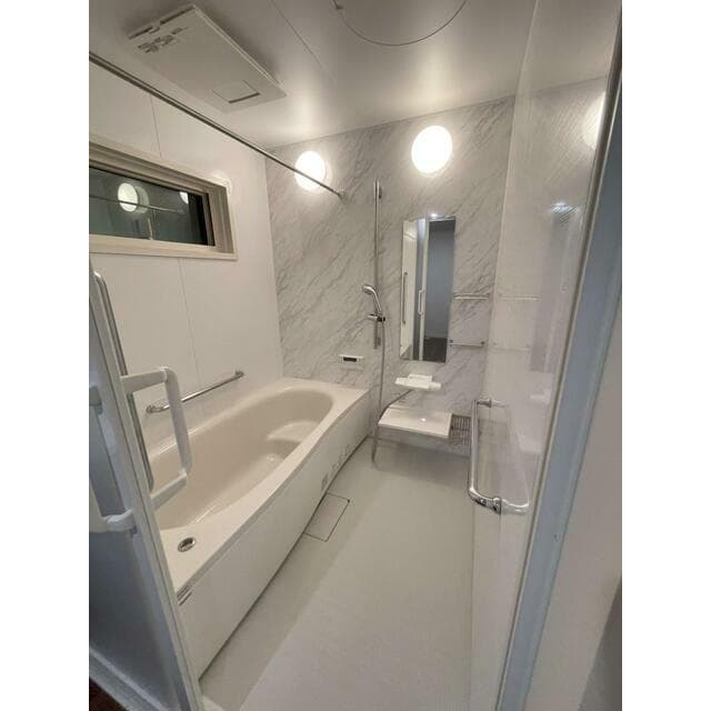 Room image 11