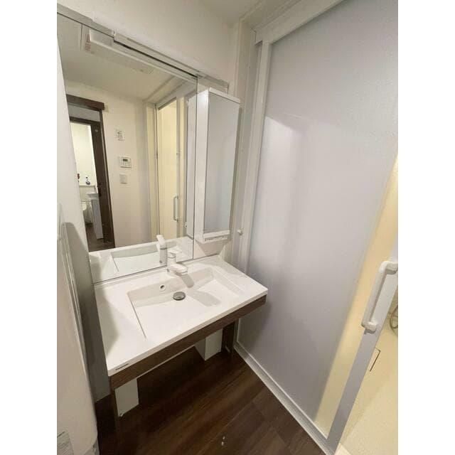 Room image 12