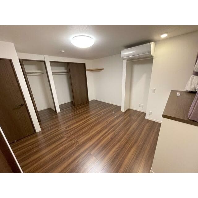 Room image 15