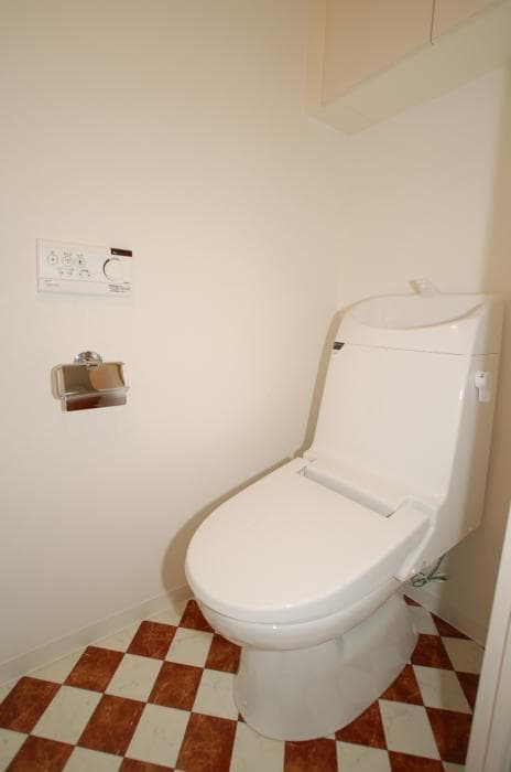 Room image 8