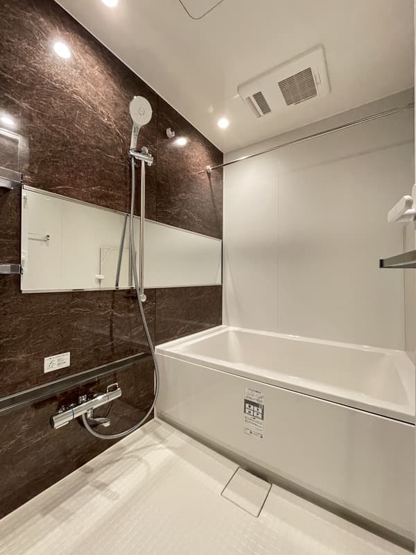 Room image 15
