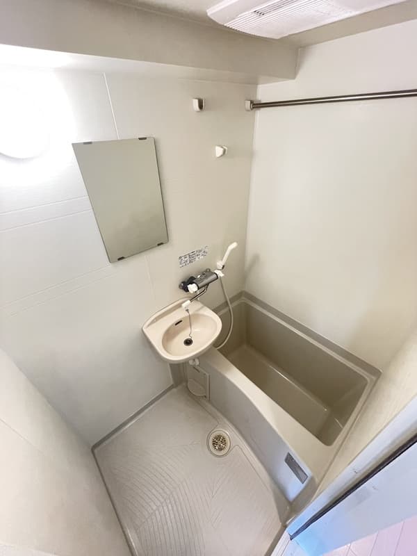 Room image 9