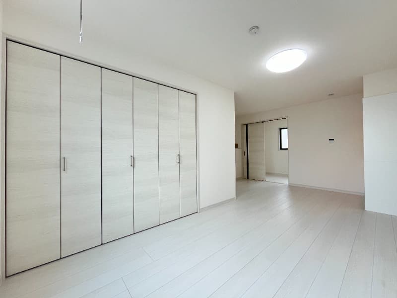 Room image 8