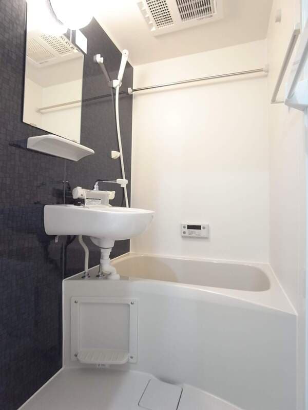 Room image 10