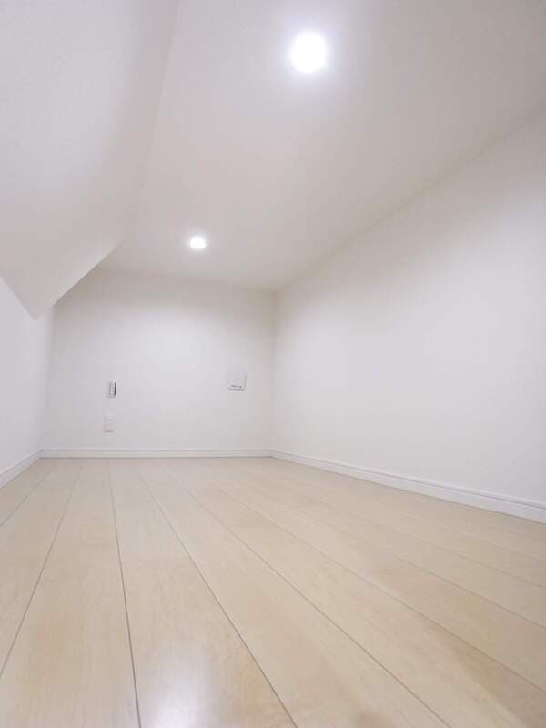 Room image 12