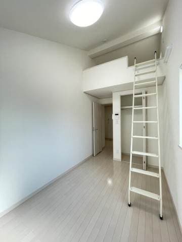 Room image 10