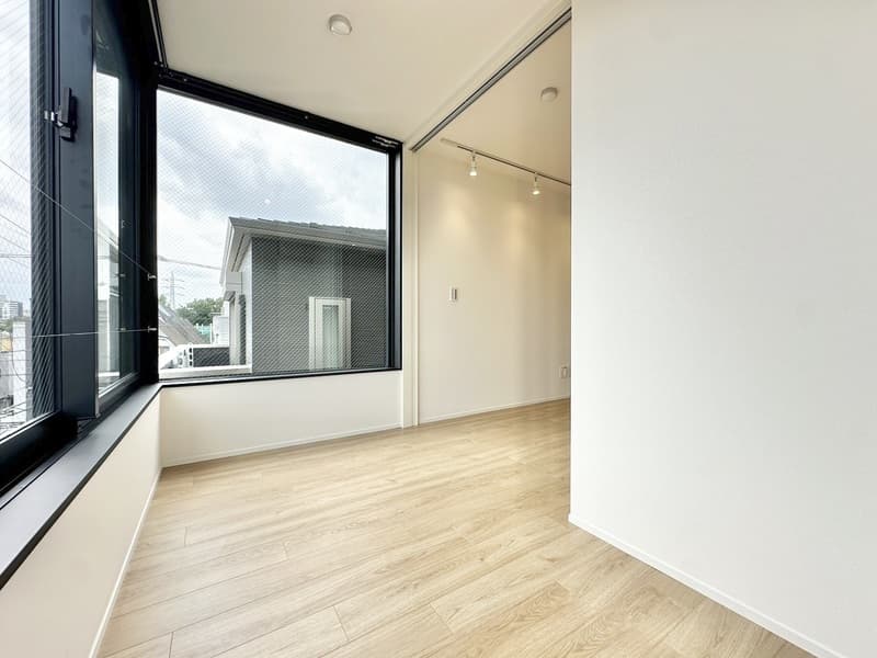 Room image 10