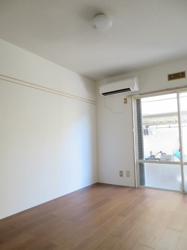 Room image 11