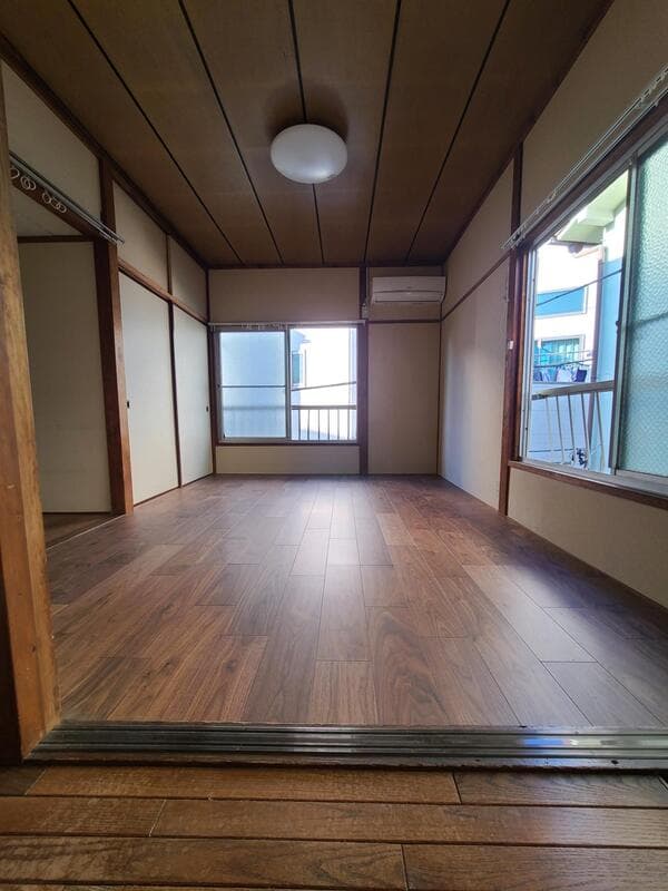 Room image 11