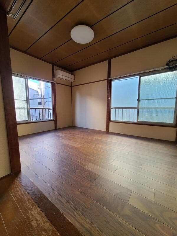 Room image 15