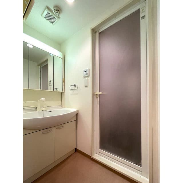 Room image 14