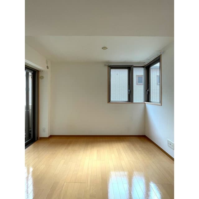 Room image 16