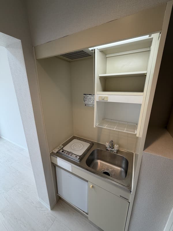 Room image 8