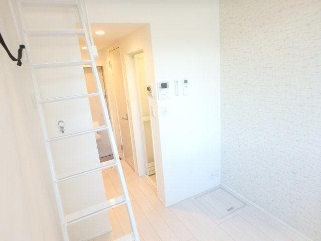 Room image 8
