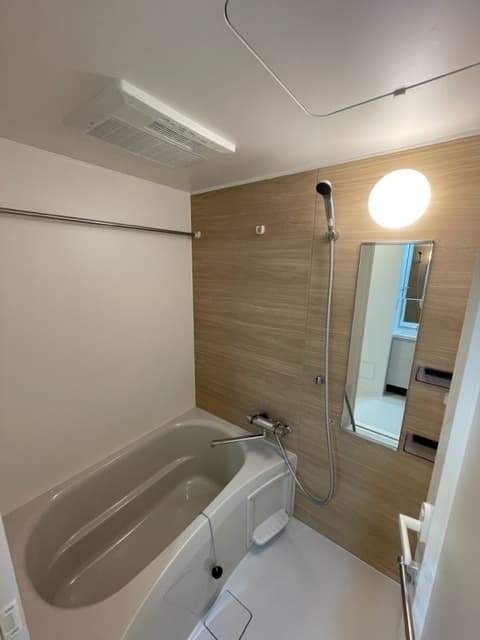 Room image 8