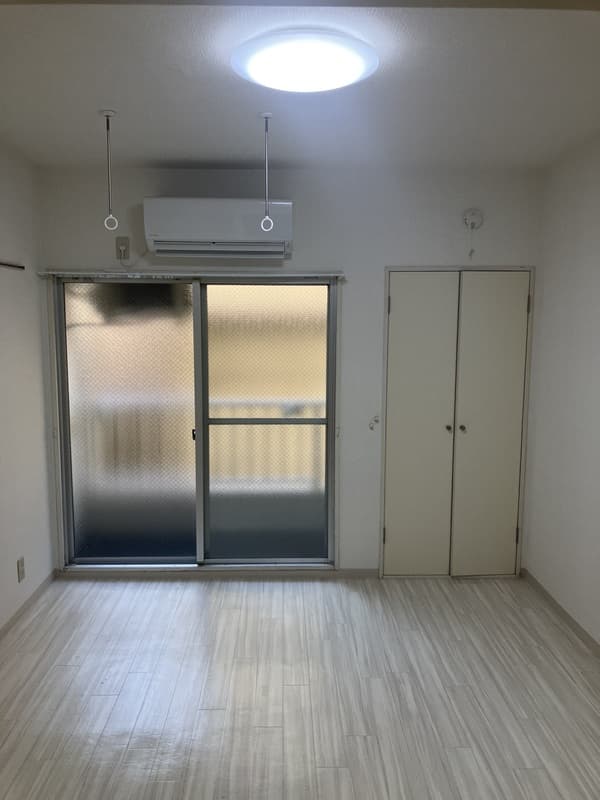 Room image 10