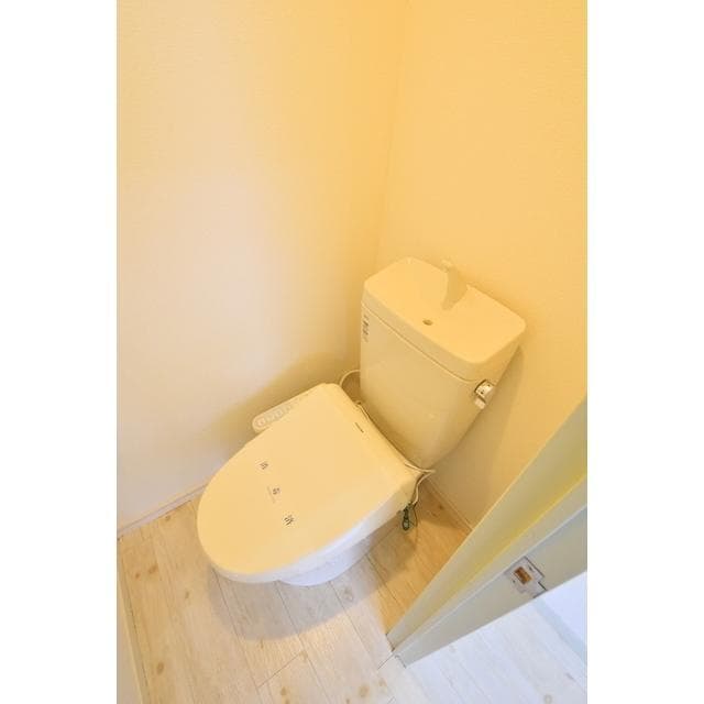 Room image 8