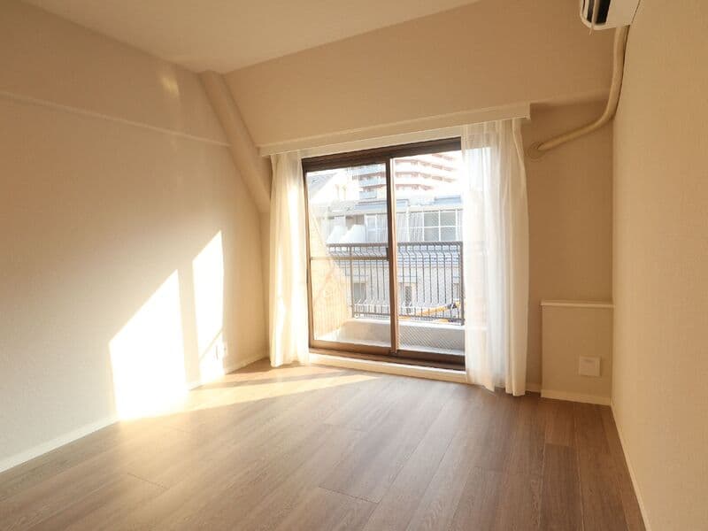 Room image 9