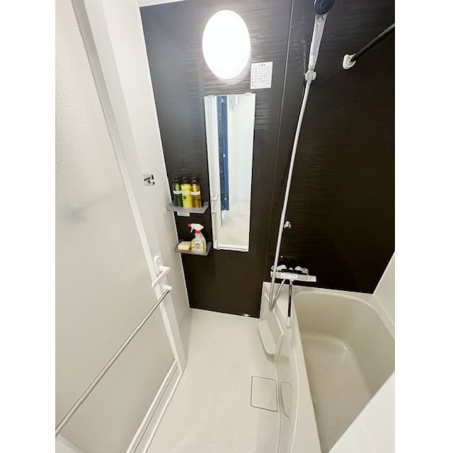 Room image 11