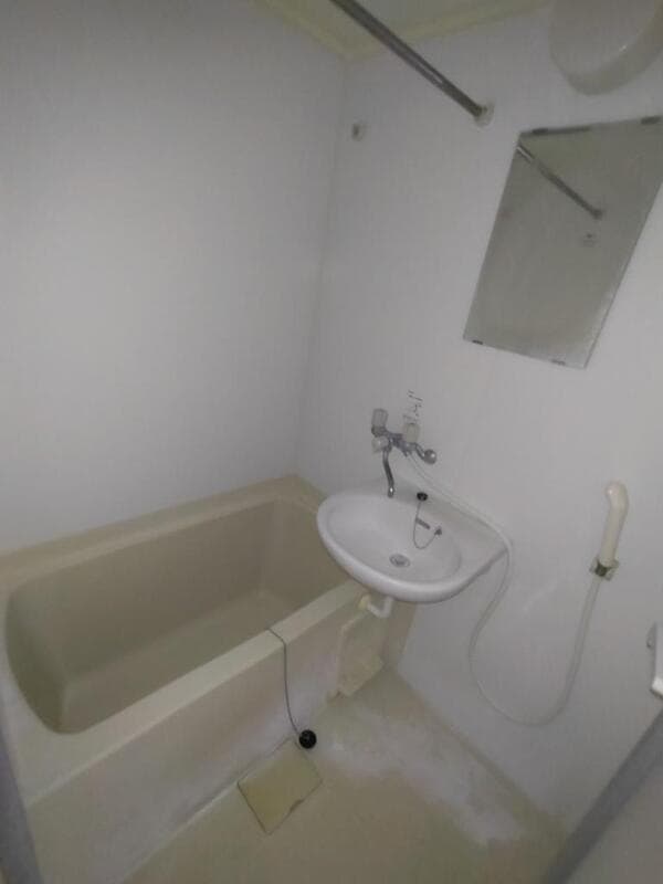 Room image 8