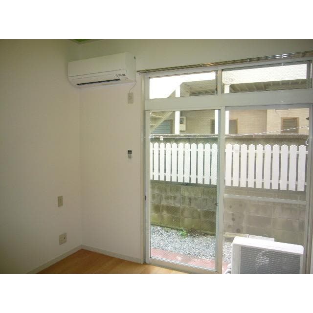 Room image 10
