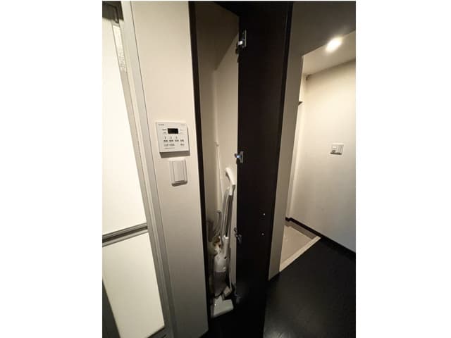 Room image 15