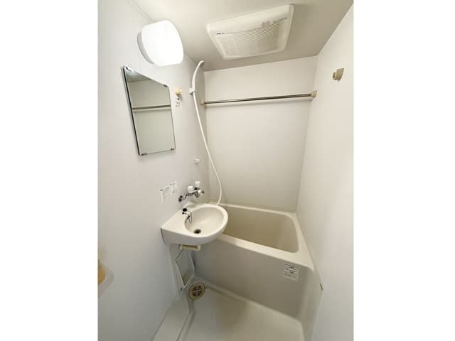 Room image 10