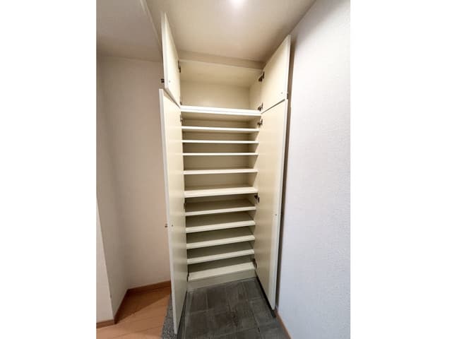 Room image 16