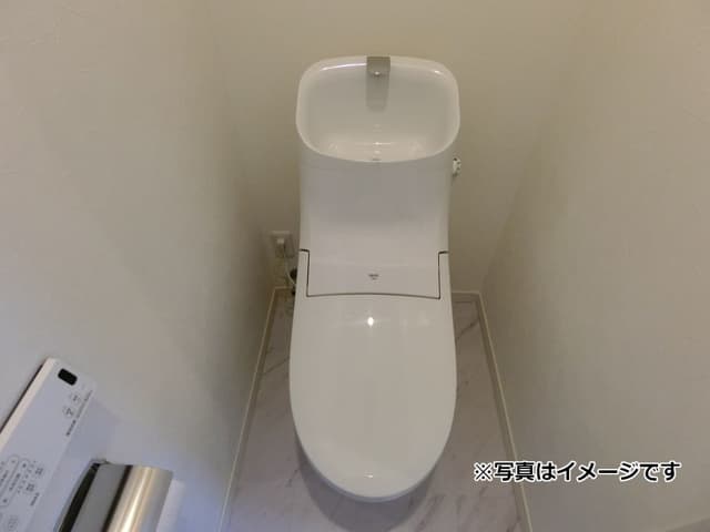 Room image 8