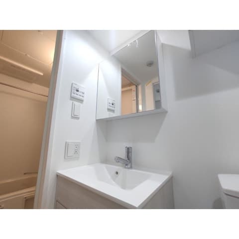Room image 8
